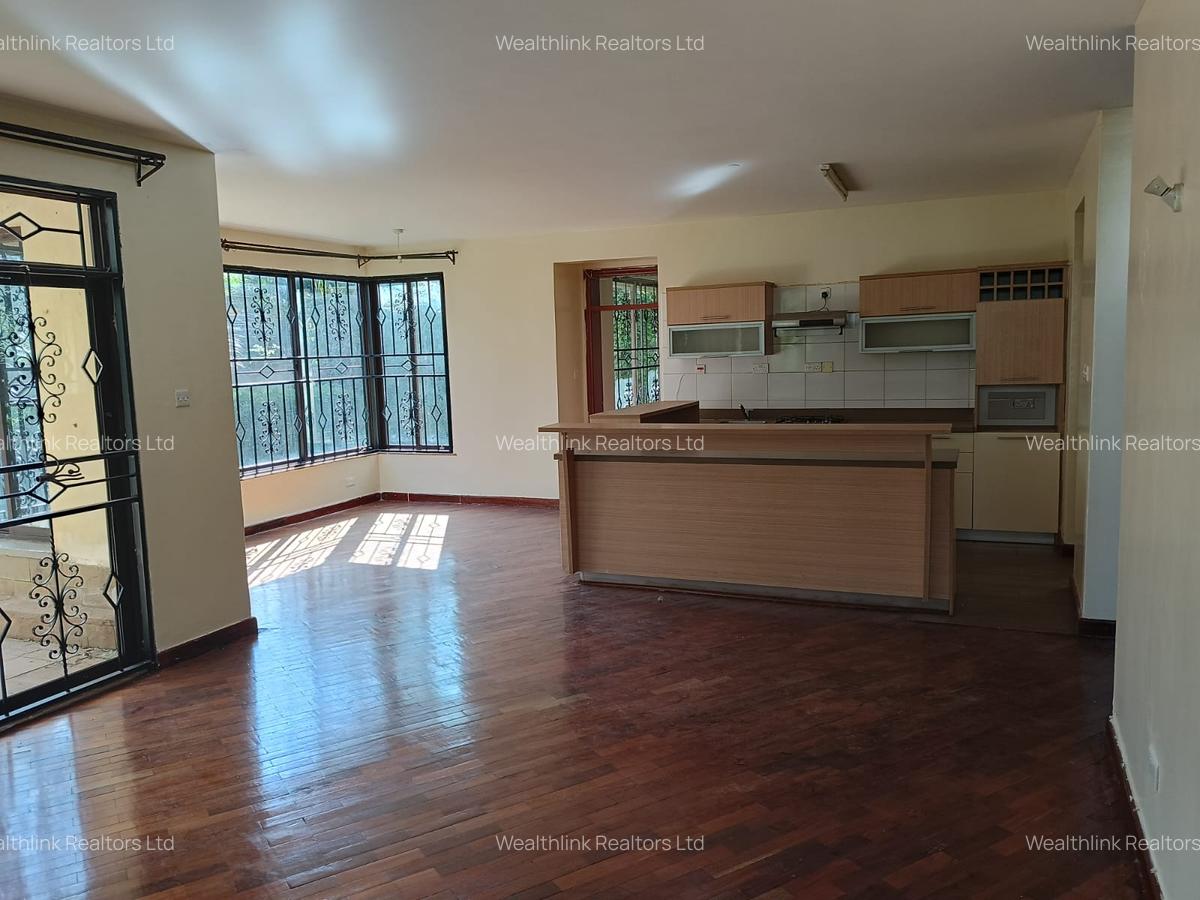 4 Bed Townhouse with Swimming Pool at Ridgeways - 3