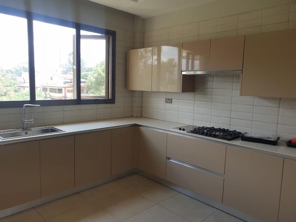 3 Bed Apartment with En Suite in Riverside - 7