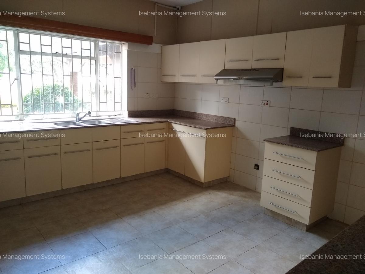 4 Bed House with En Suite at Rosslyn Road - 9