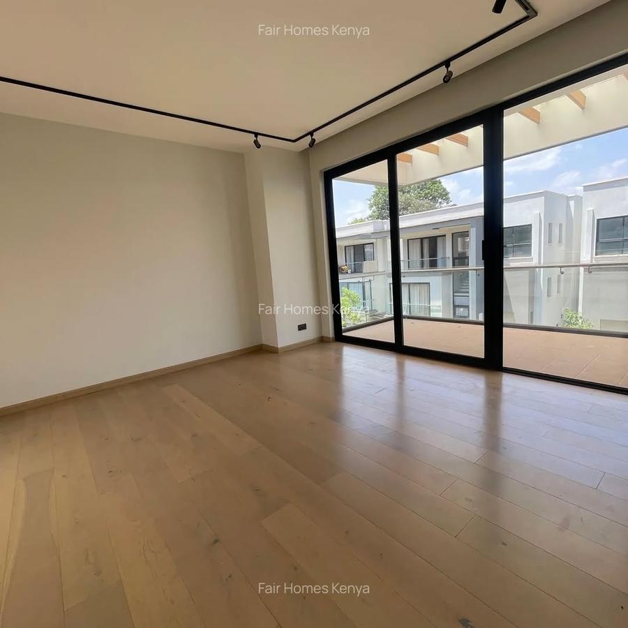 5 Bed Townhouse with En Suite at Lavington Green - 13