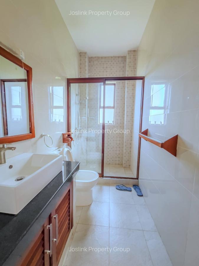 1 Bed Townhouse with En Suite at Greenwood Drive - 8
