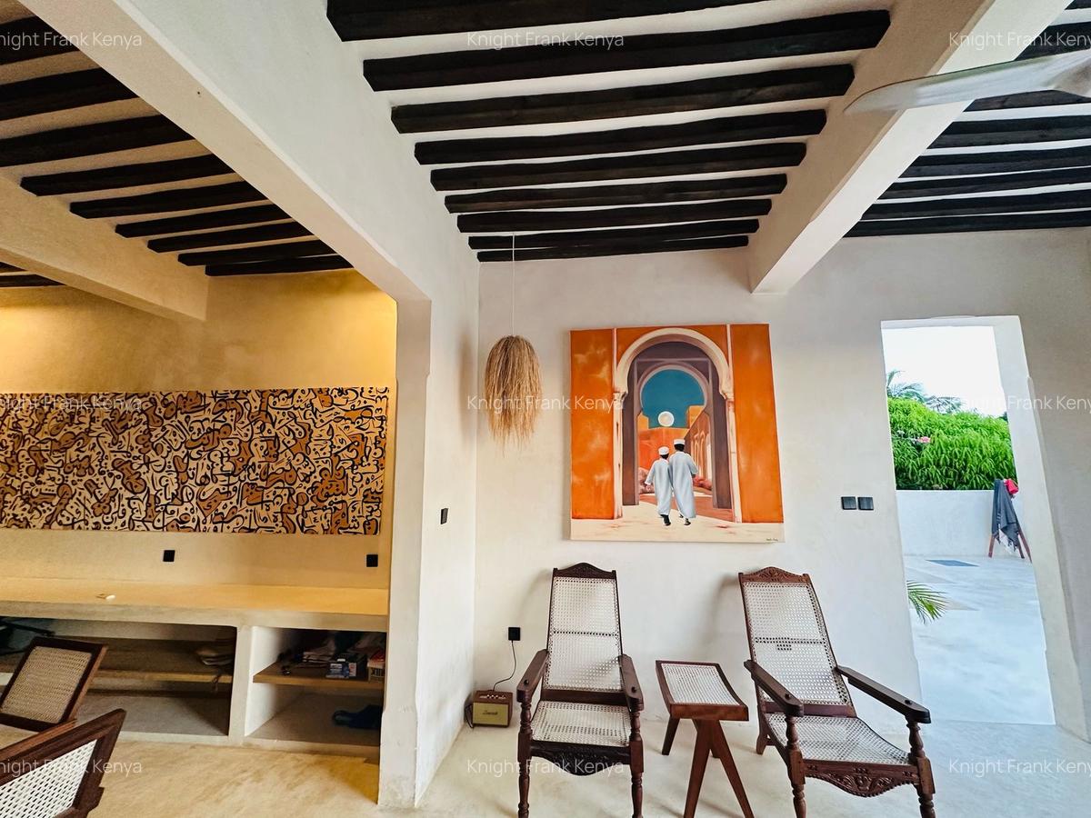 6 Bed House with Swimming Pool in Lamu - 14