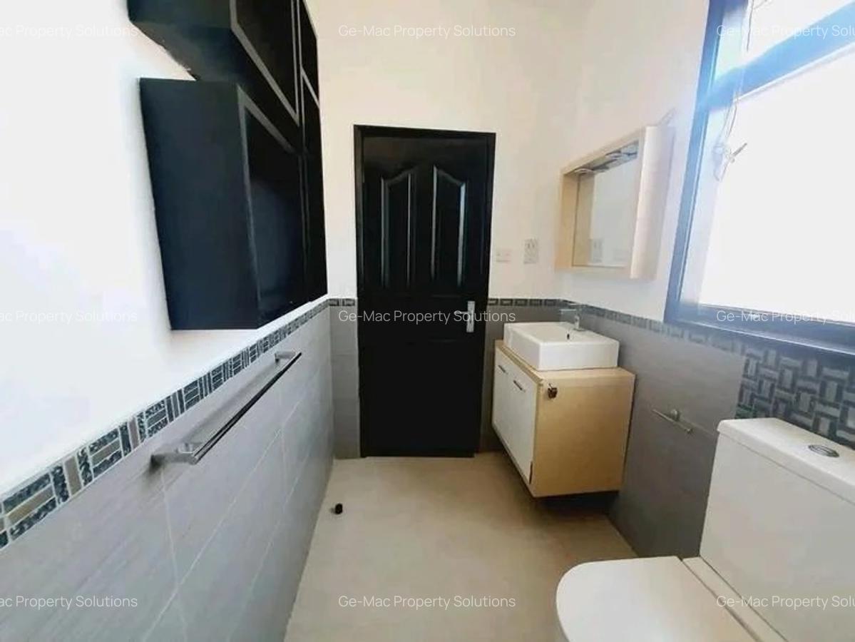 5 Bed House with En Suite in Lavington - 13