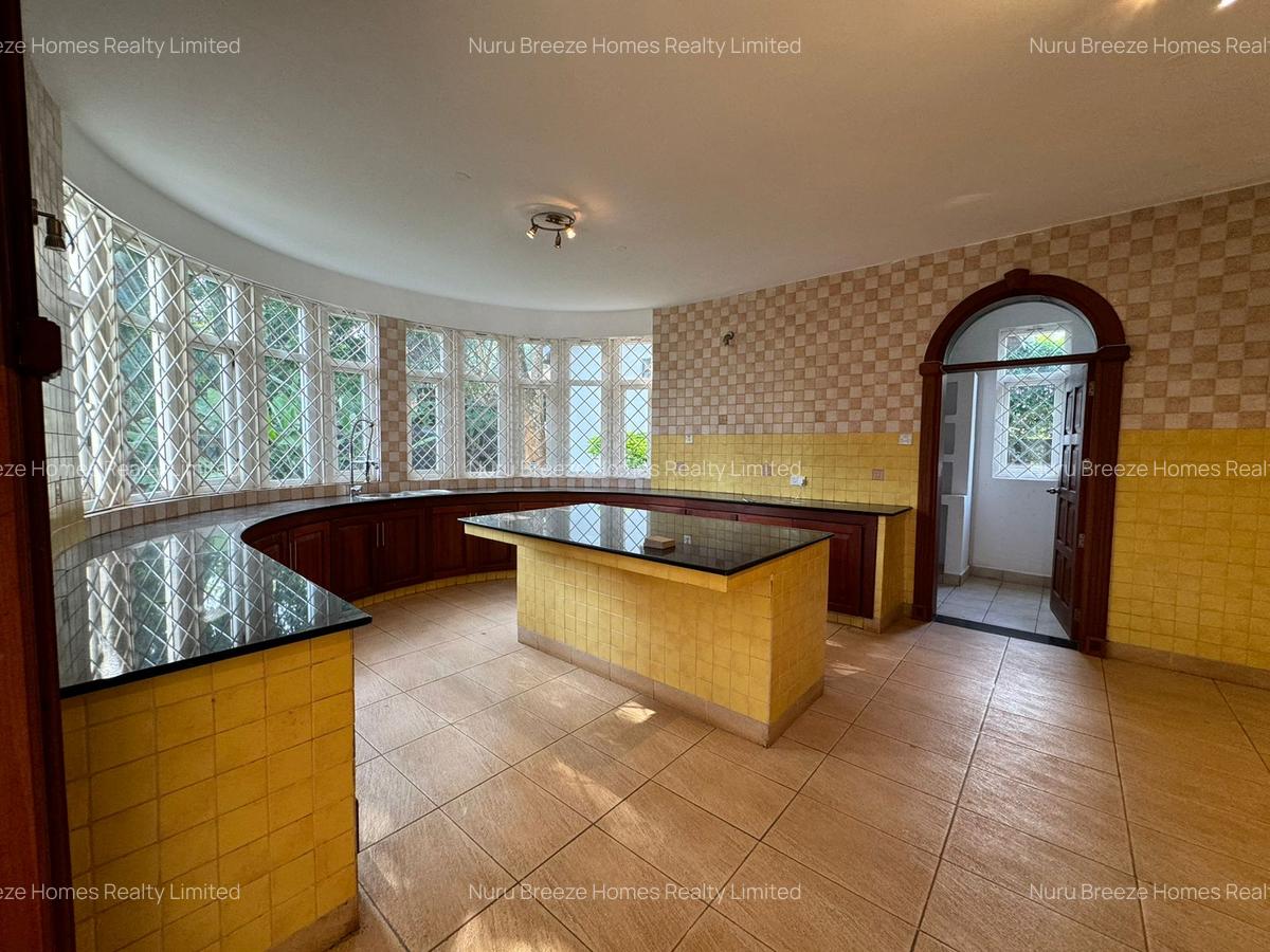 5 Bed Townhouse with En Suite in Rosslyn - 5