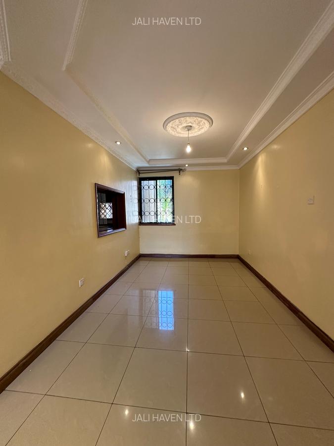3 Bed Apartment with En Suite in Lavington - 5