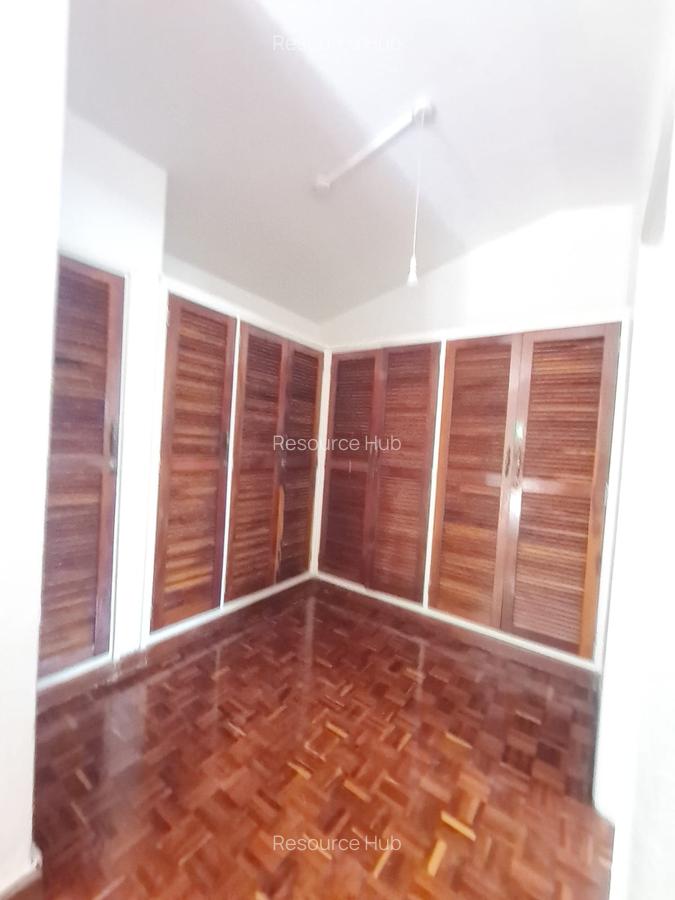 4 Bed House with En Suite at Hillview - 14