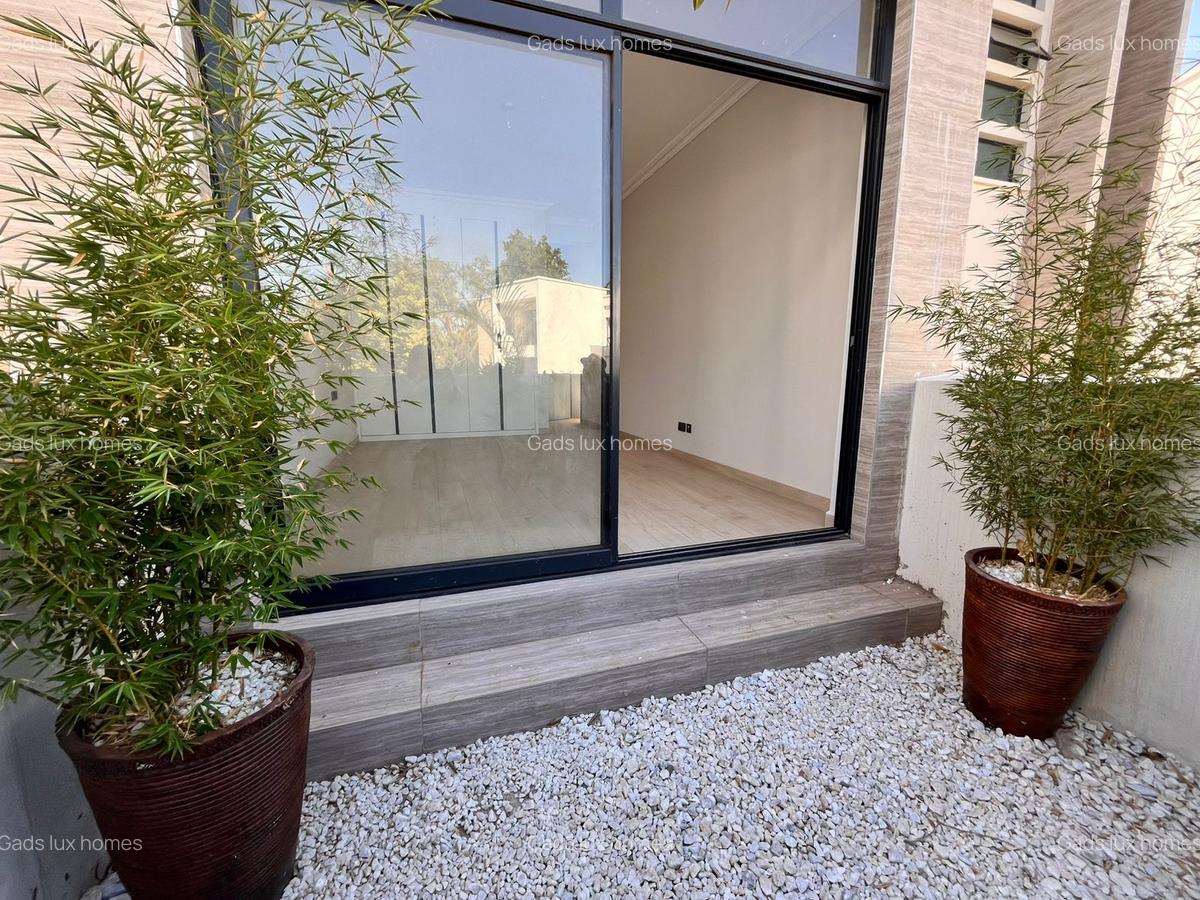 5 Bed Villa with En Suite at Lavington - 20