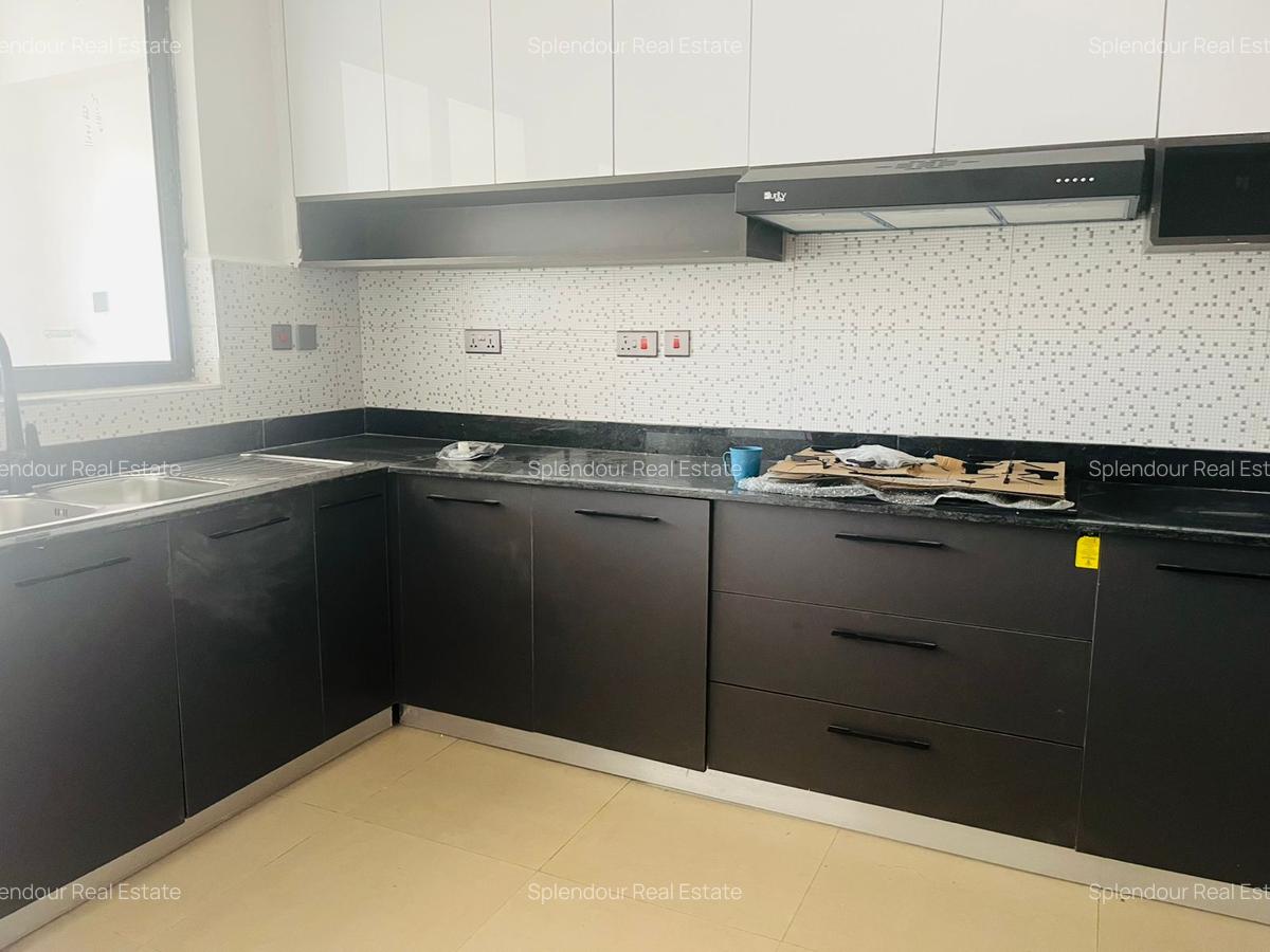 5 Bed Apartment with En Suite at 3Rd Parklands - 5