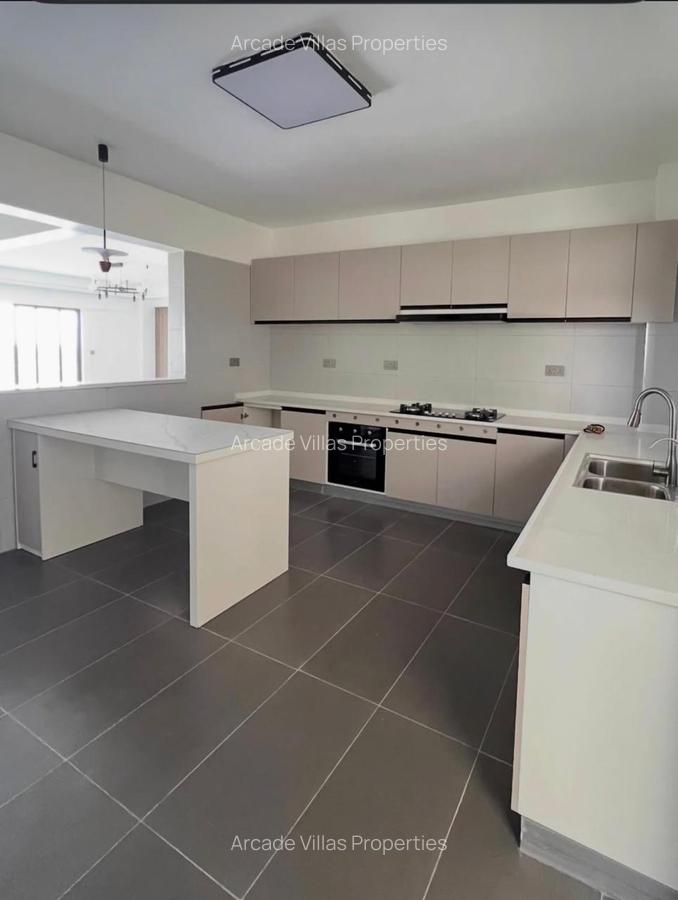 4 Bed Apartment with En Suite in Kileleshwa - 4