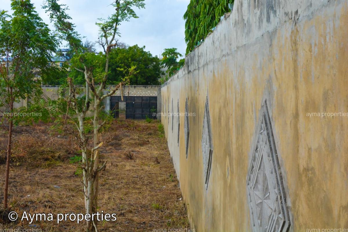 1,012 m² Land at Palm Beach Road - 4
