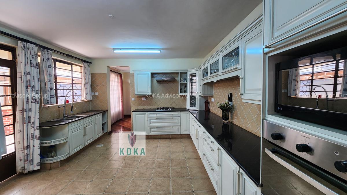 5 Bed Townhouse with En Suite in Lavington - 4