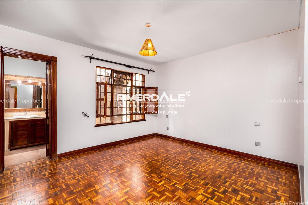 4 Bed Townhouse with En Suite in Westlands Area - 6