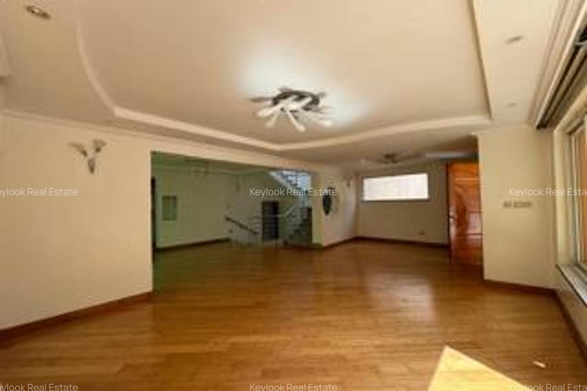 4 Bed Townhouse with En Suite at Riverside Drive - 9