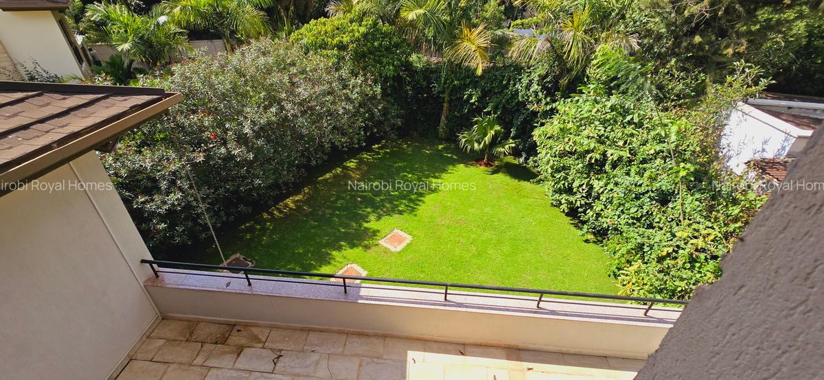 6 Bed Townhouse with En Suite at Lavington Green - 18