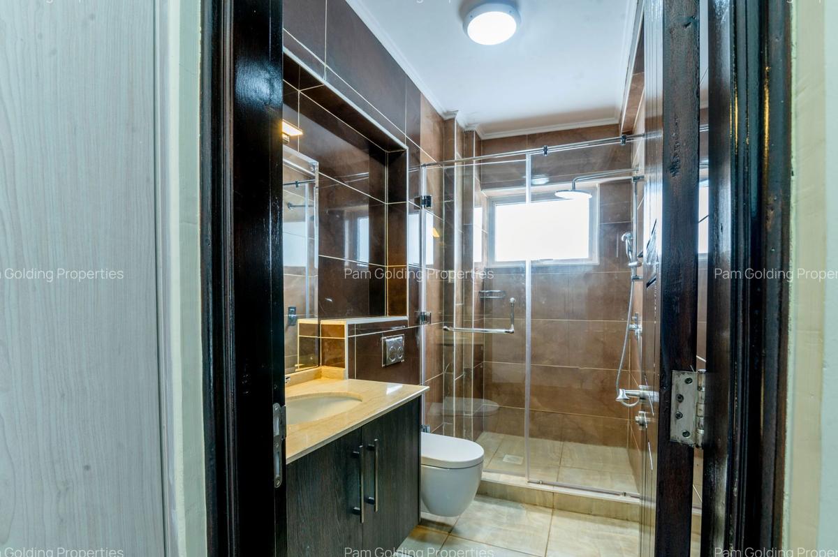 3 Bed Apartment with En Suite in Riverside - 10