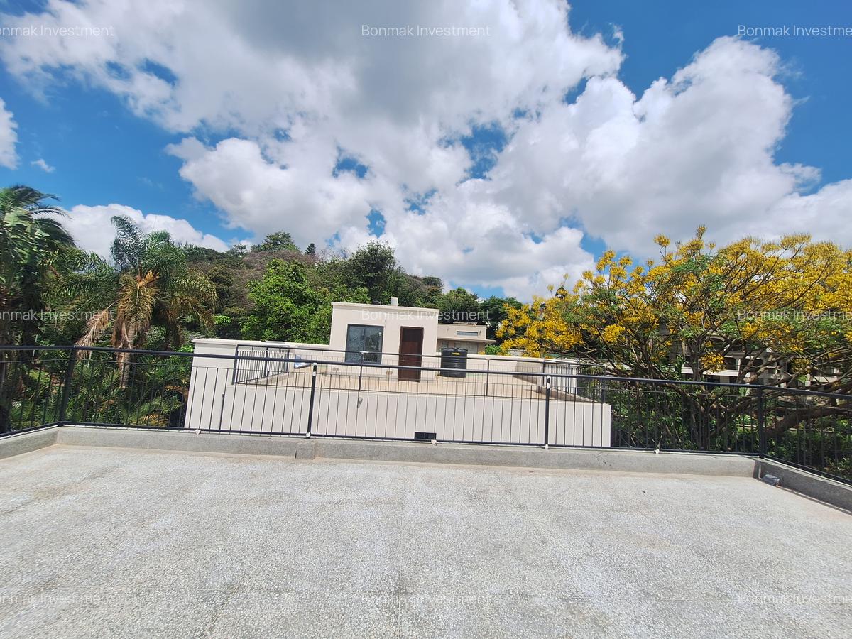 5 Bed Townhouse with En Suite at Lavington Green - 11