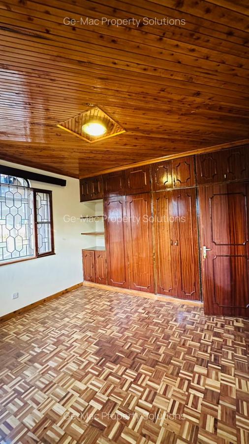 5 Bed House with En Suite in Runda - 17