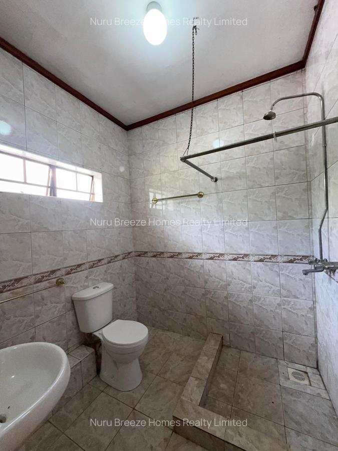 5 Bed House with En Suite in Runda - 19