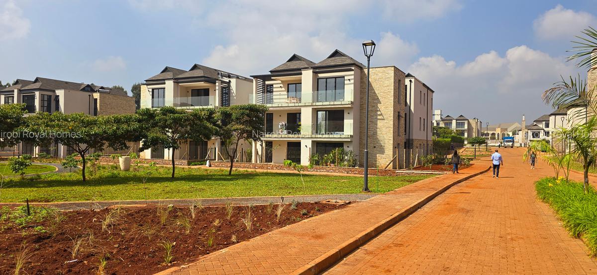 4 Bed House with En Suite at Palm Valley - 3