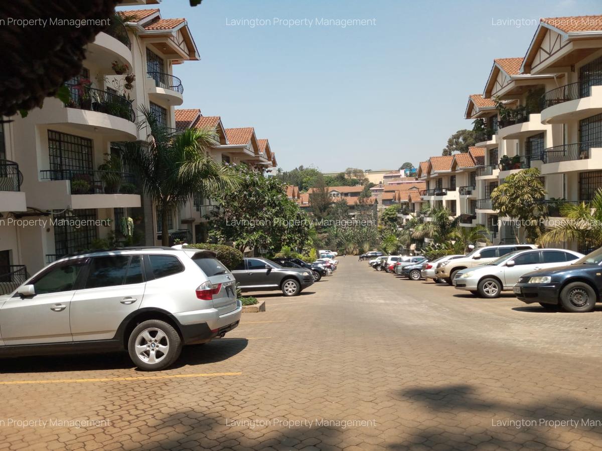 3 Bed Apartment with En Suite at Lavington - 2