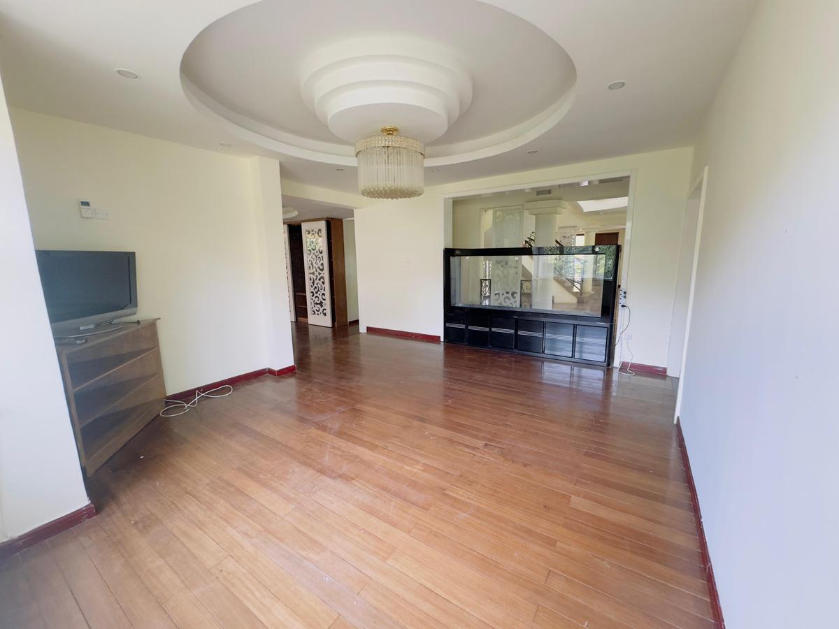 5 Bed House with En Suite at Mimosa Drive - 13