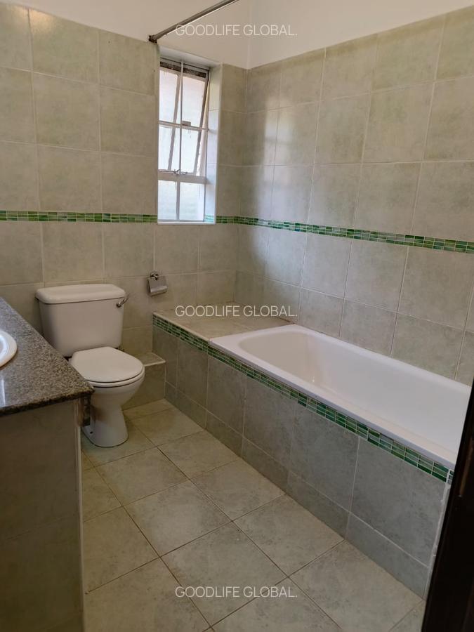 5 Bed House with En Suite at Rosslyn - 15