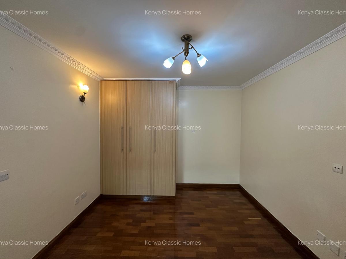 3 Bed Apartment with En Suite at Lavington - 7