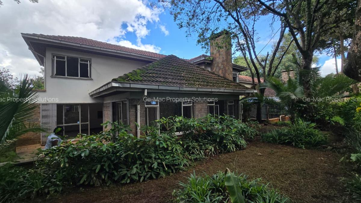 4 Bed House with En Suite in Lavington - 3