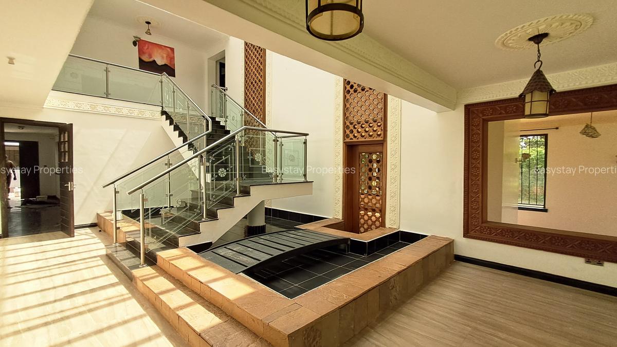 5 Bed House with En Suite in Runda - 2