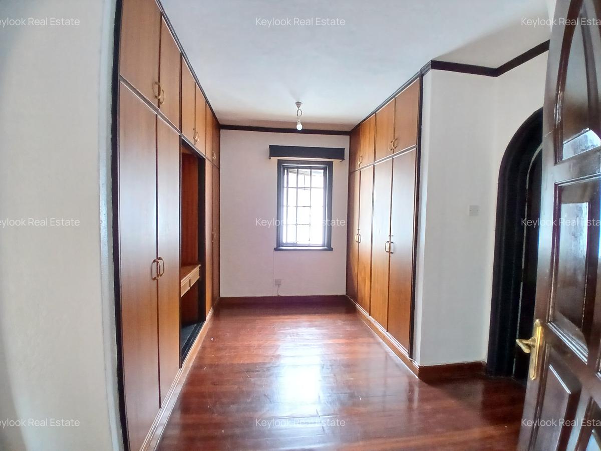 4 Bed Townhouse with En Suite at Riverside Drive - 12