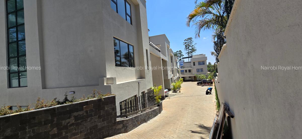 5 Bed Townhouse with En Suite at Lavington Green - 4