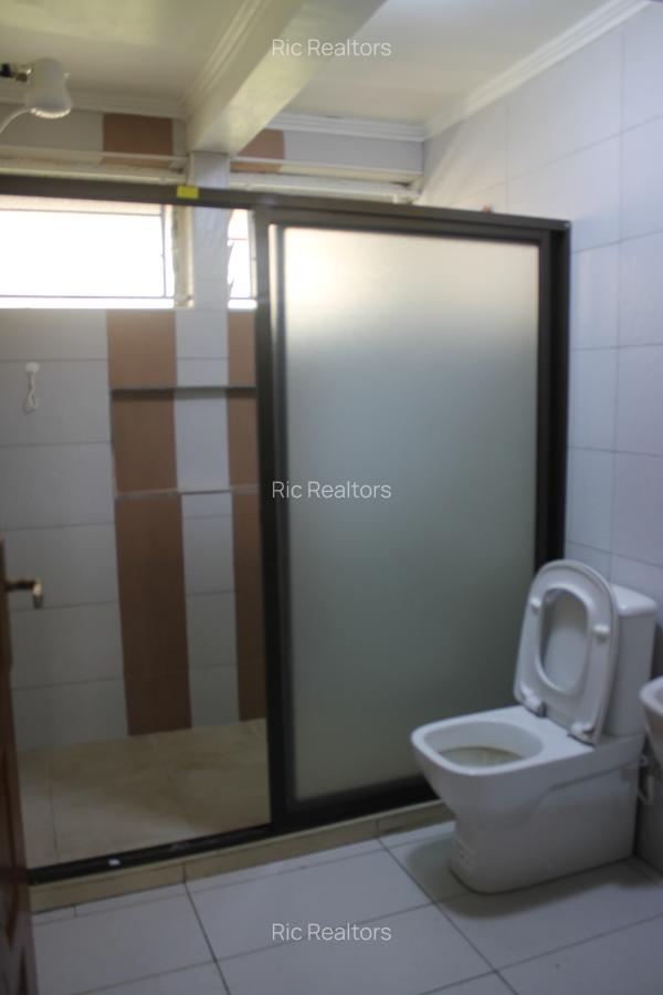 3 Bed House with En Suite at Karen - Fairacres - 14