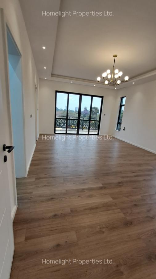 5 Bed Villa with En Suite at Lavington - 9