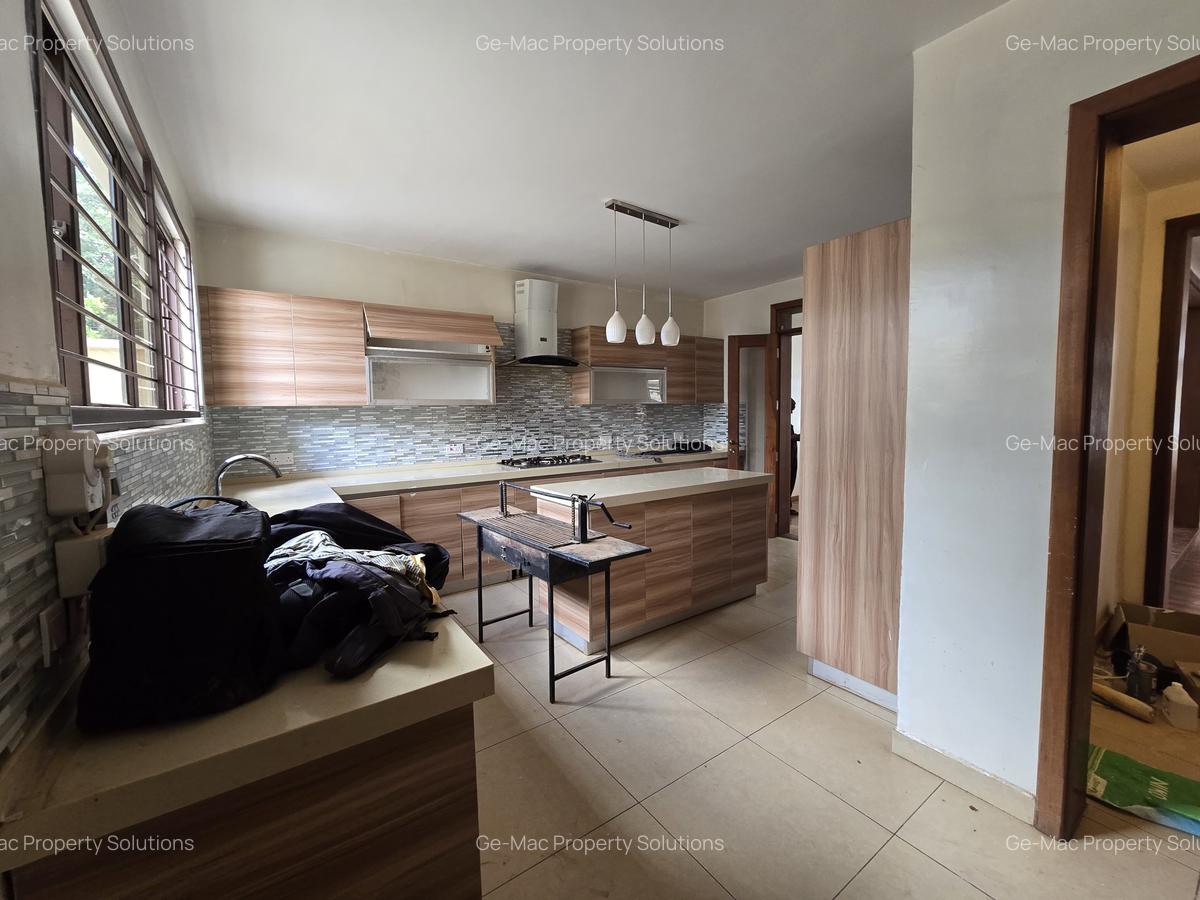 5 Bed Townhouse with En Suite in Lavington - 10