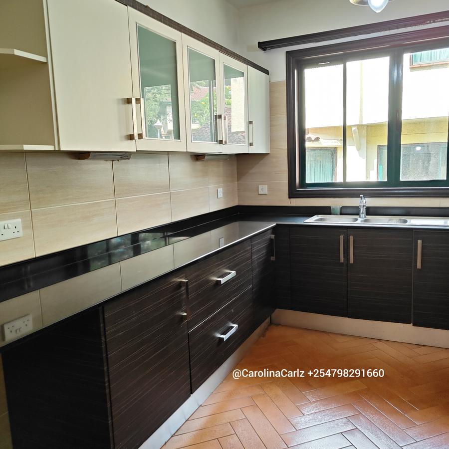 4 Bed Townhouse with En Suite at Brookside Drive - 15