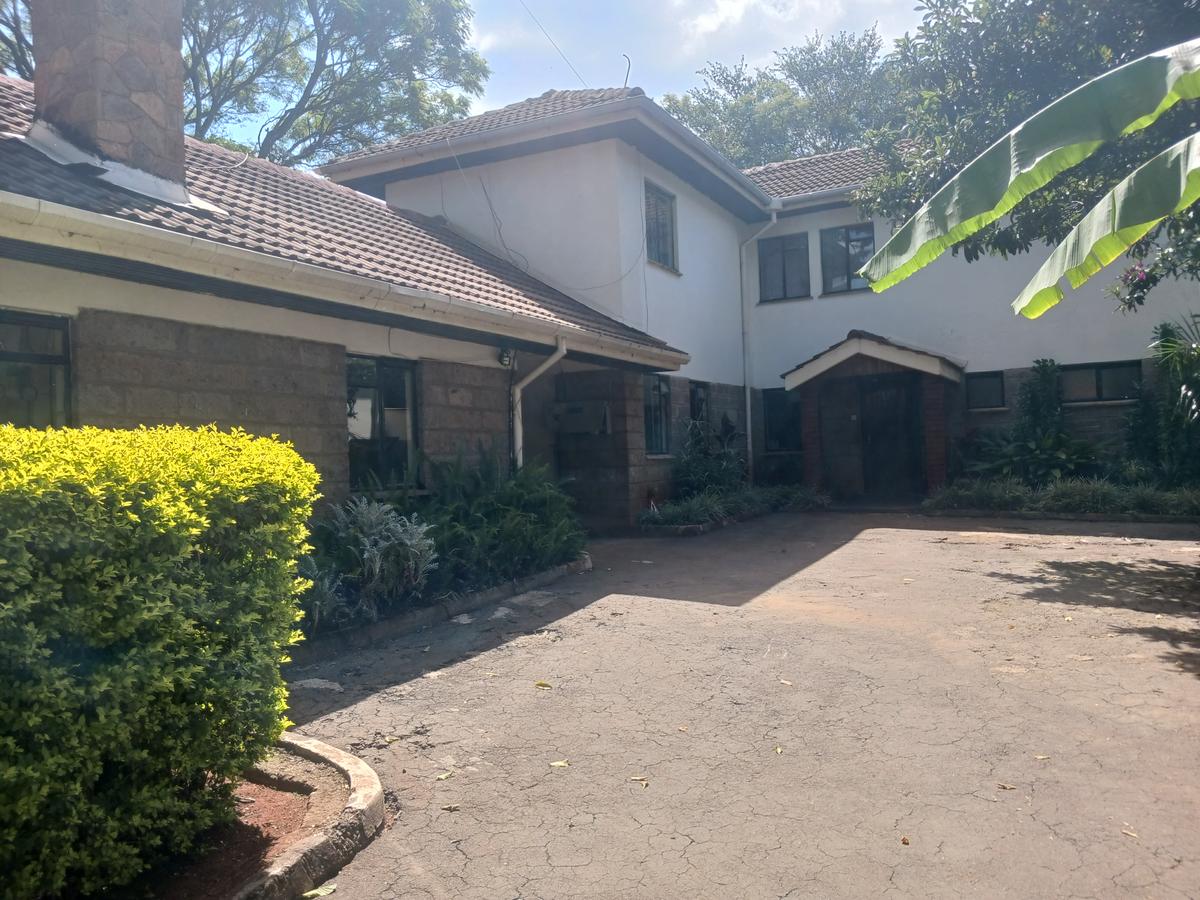 4 Bed House with En Suite at Lavington - 20