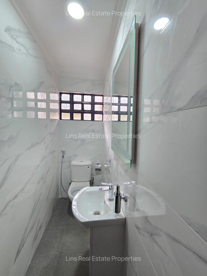 4 Bed House with En Suite in Lavington - 9