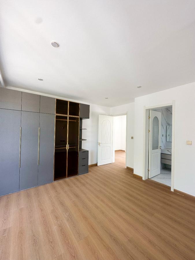 5 Bed Townhouse with En Suite in Lavington - 7