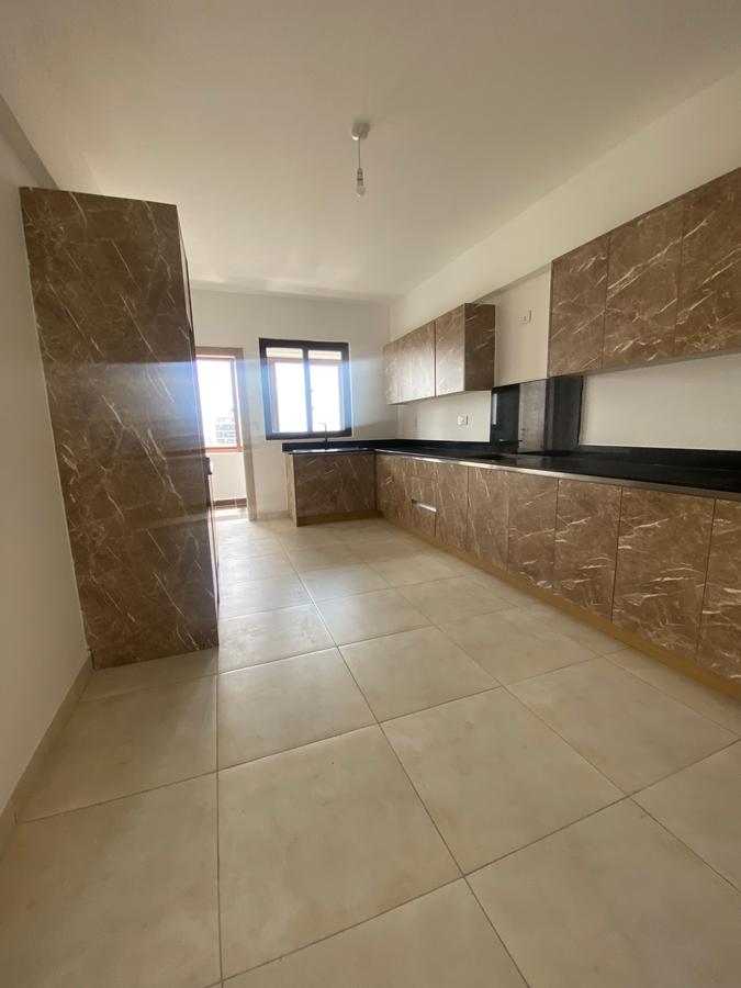 3 Bed Apartment with En Suite in Rhapta Road