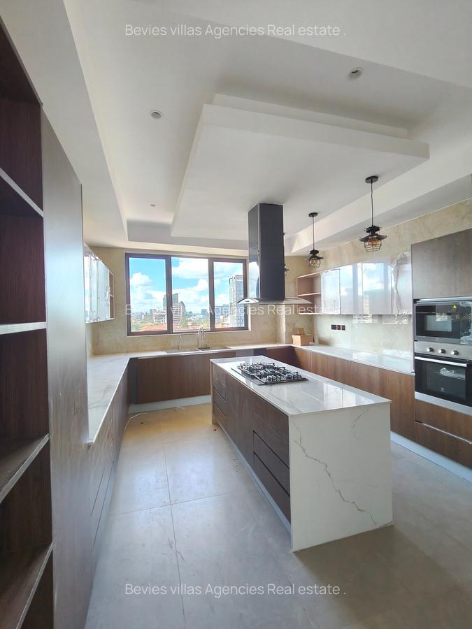 4 Bed Apartment with En Suite at Riverside - 1