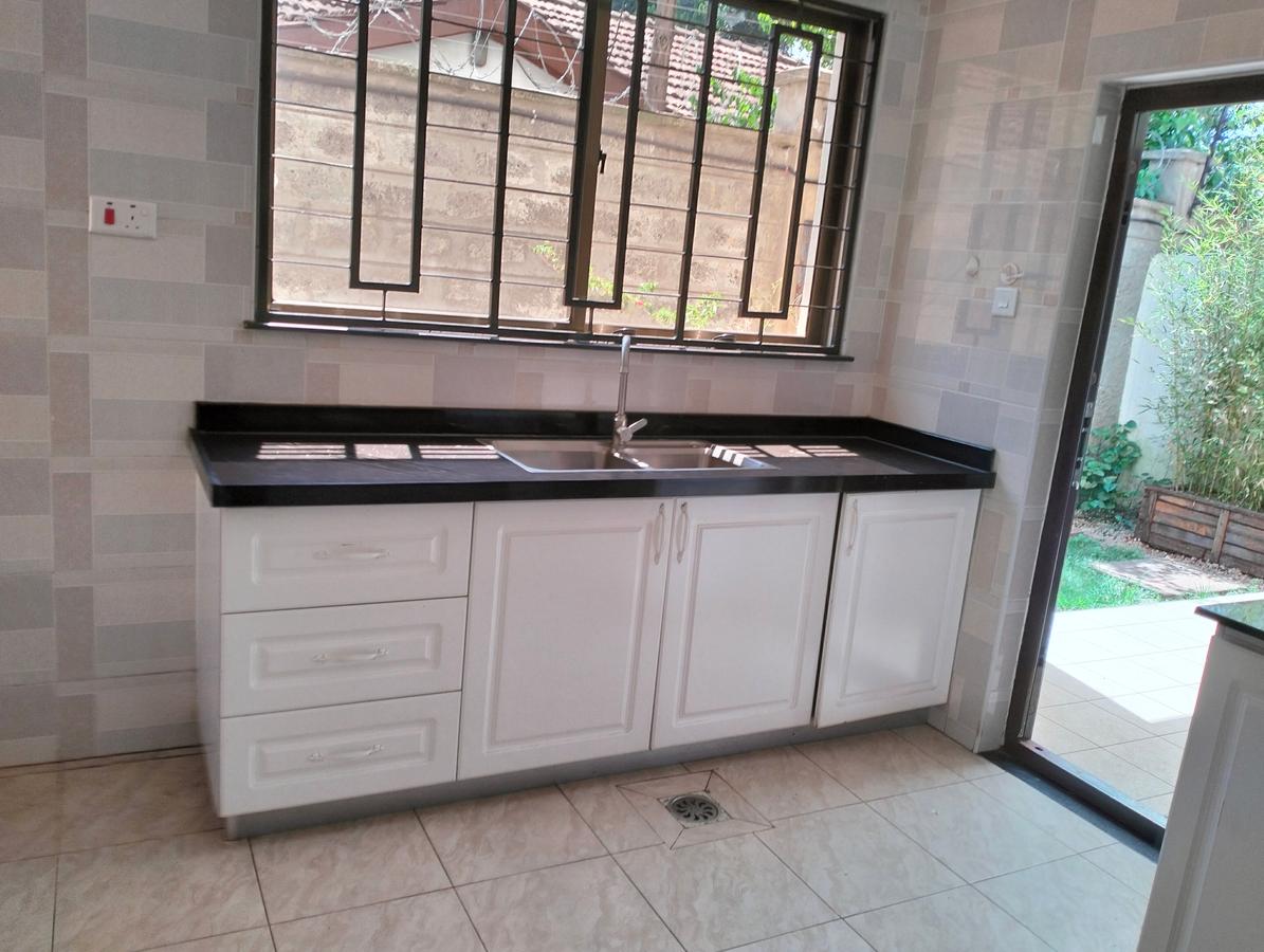 5 Bed Townhouse with En Suite in Lavington - 7