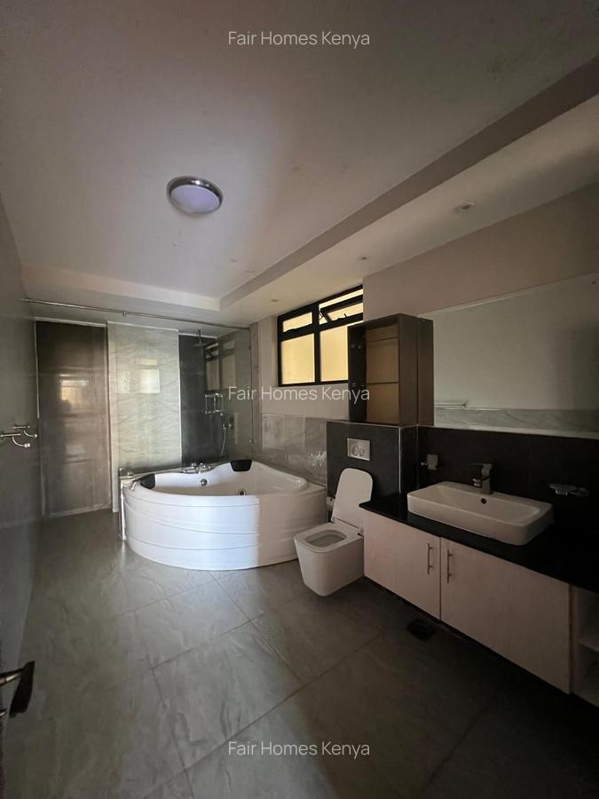 4 Bed Apartment with En Suite at Riverside Drive - 11