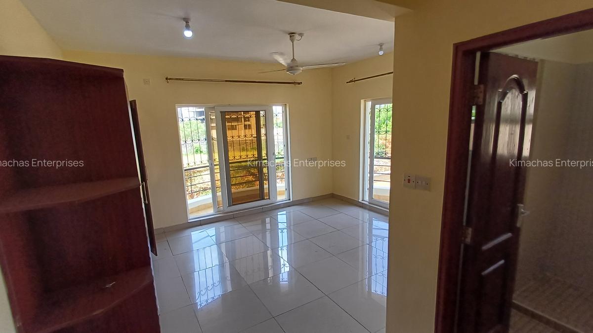 3 Bed Apartment with En Suite at Green Wood Drive - 8