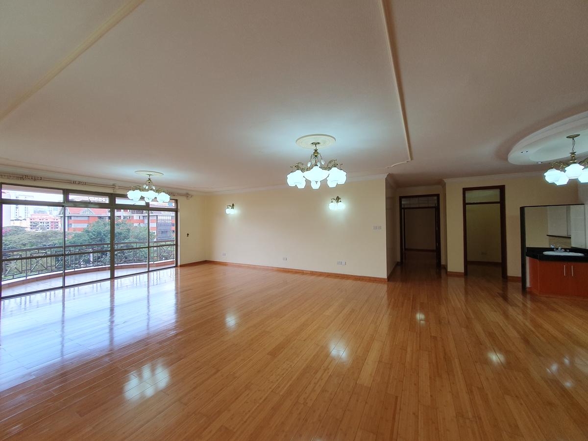 3 Bed Apartment with En Suite at 1St Parklands Avenue - 1