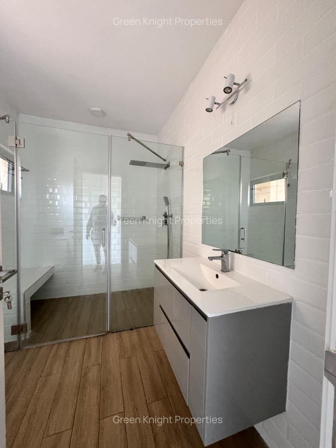 Serviced 2 Bed Apartment with En Suite in Lavington - 3