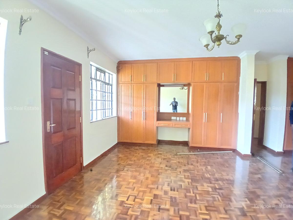 4 Bed Townhouse with En Suite at Lavington - 9