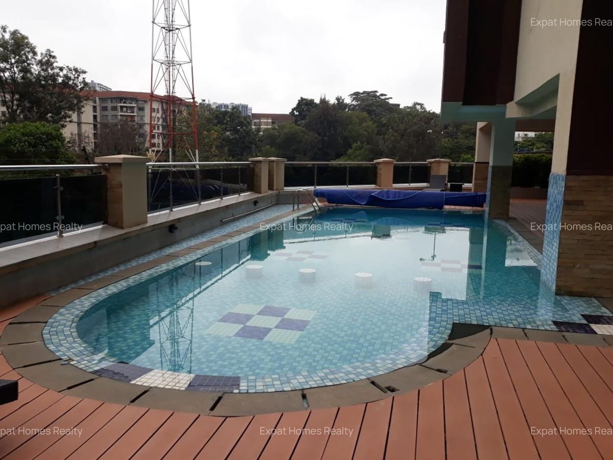 3 Bed Apartment with En Suite in Riverside - 12