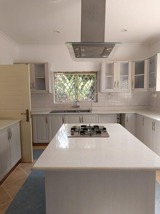 5 Bed House with En Suite at Runda - 9