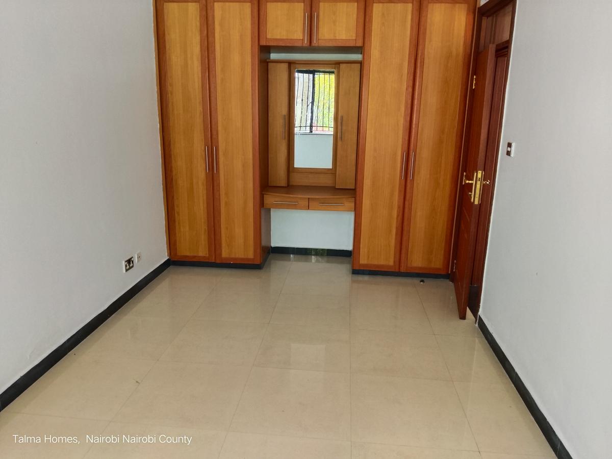 4 Bed Townhouse with En Suite at Brookside Area - 7