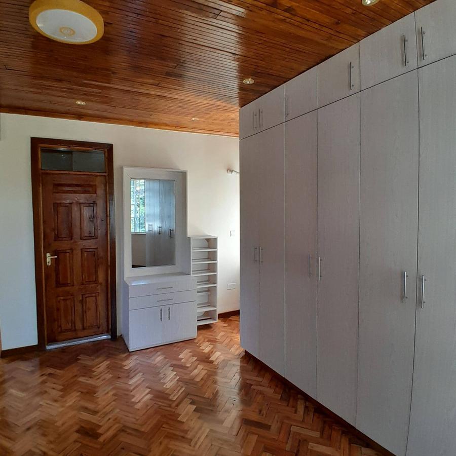 4 Bed House with En Suite in Spring Valley - 12